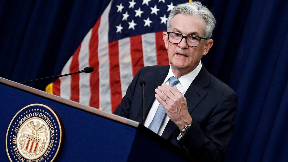 Federal Reserve Chairman Jerome Powell speaking at podium